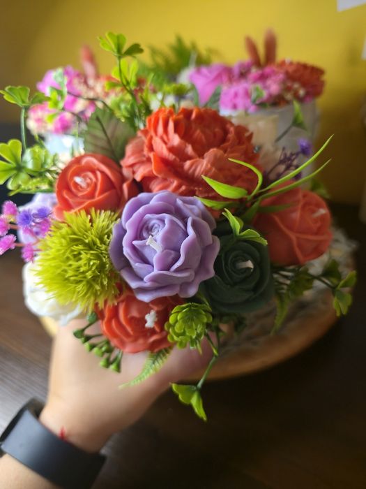 Flower box Wieczny bukiet z wosku sojowego kolorowy pachnący.