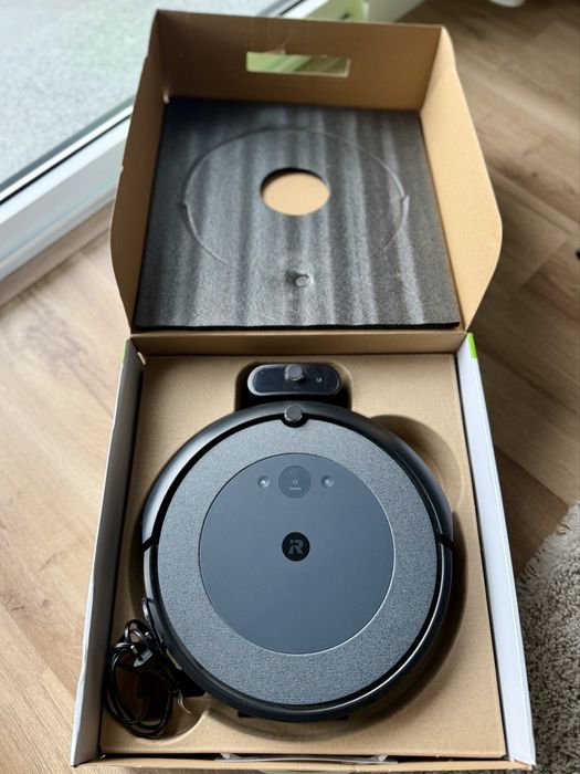 Vendo Roomba i5 Robot na caixa com muito pouco uso