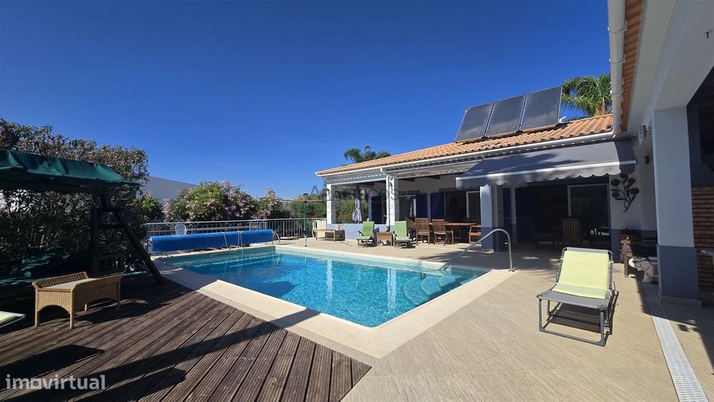 Moradia Isolada T5 - Piscina Aquecida - Jardim - Gargem - Anexo T2 - U