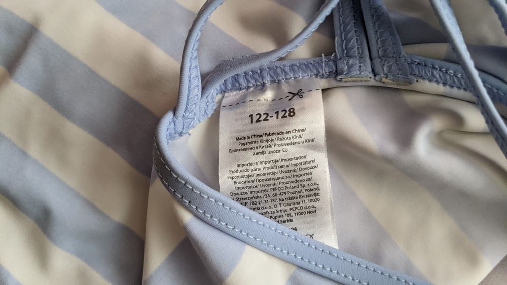 Dziewczęcy strój kąpielowy r. 122/128 rybki