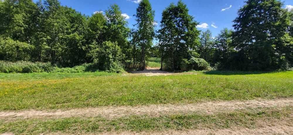 3000 m2 Działka nad jeziorem z wlasna linią brzegową.