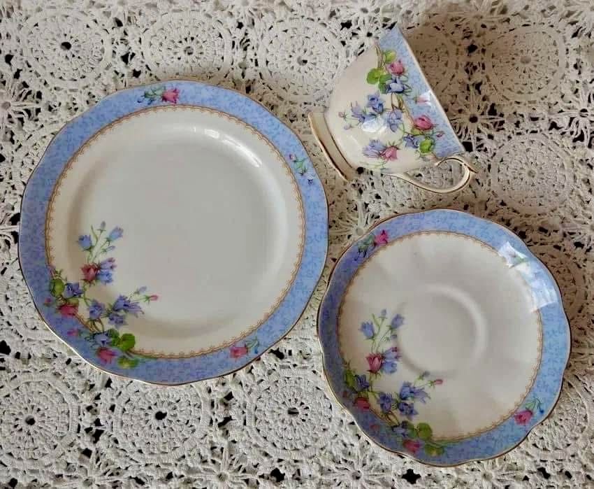 **Przedwojenna Antyk Royal Albert Harebell Anglia Porcelana Filiżanka