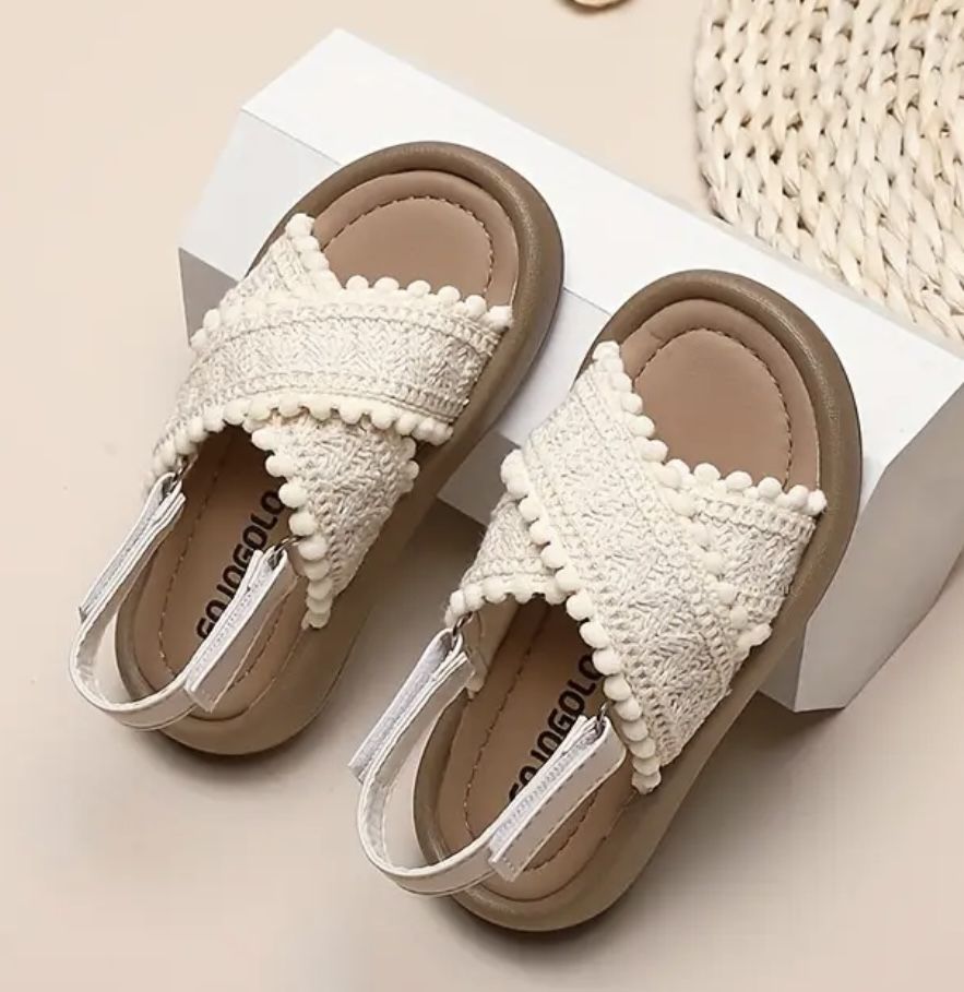 Sandalias menina novas