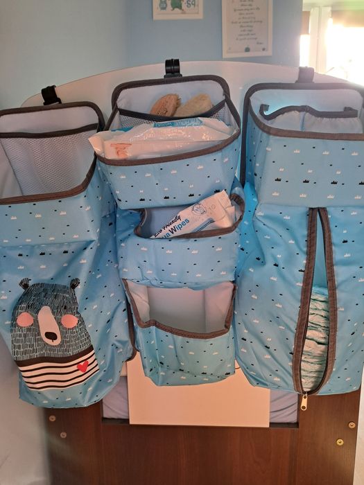 Organizery na łóżeczko