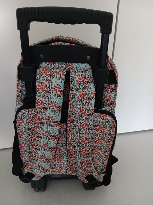 Mochila escolar com rodas