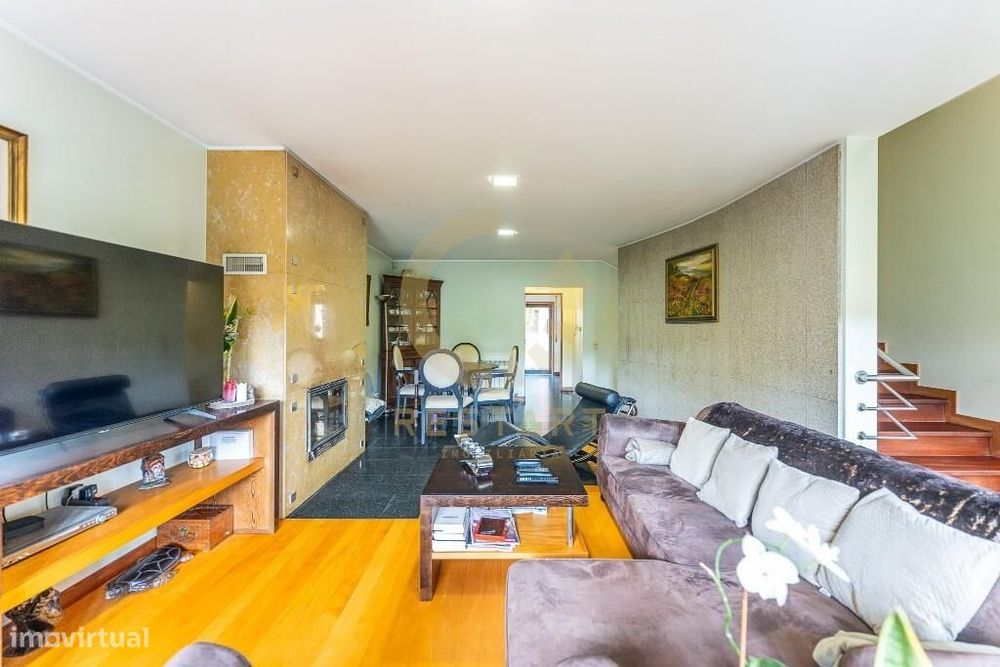 Moradia T3+1 - 3 Pisos Geminada em Canidelo-Afurada