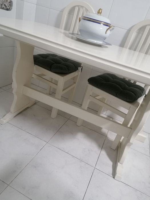 Mesa de cozinha + 4 cadeiras