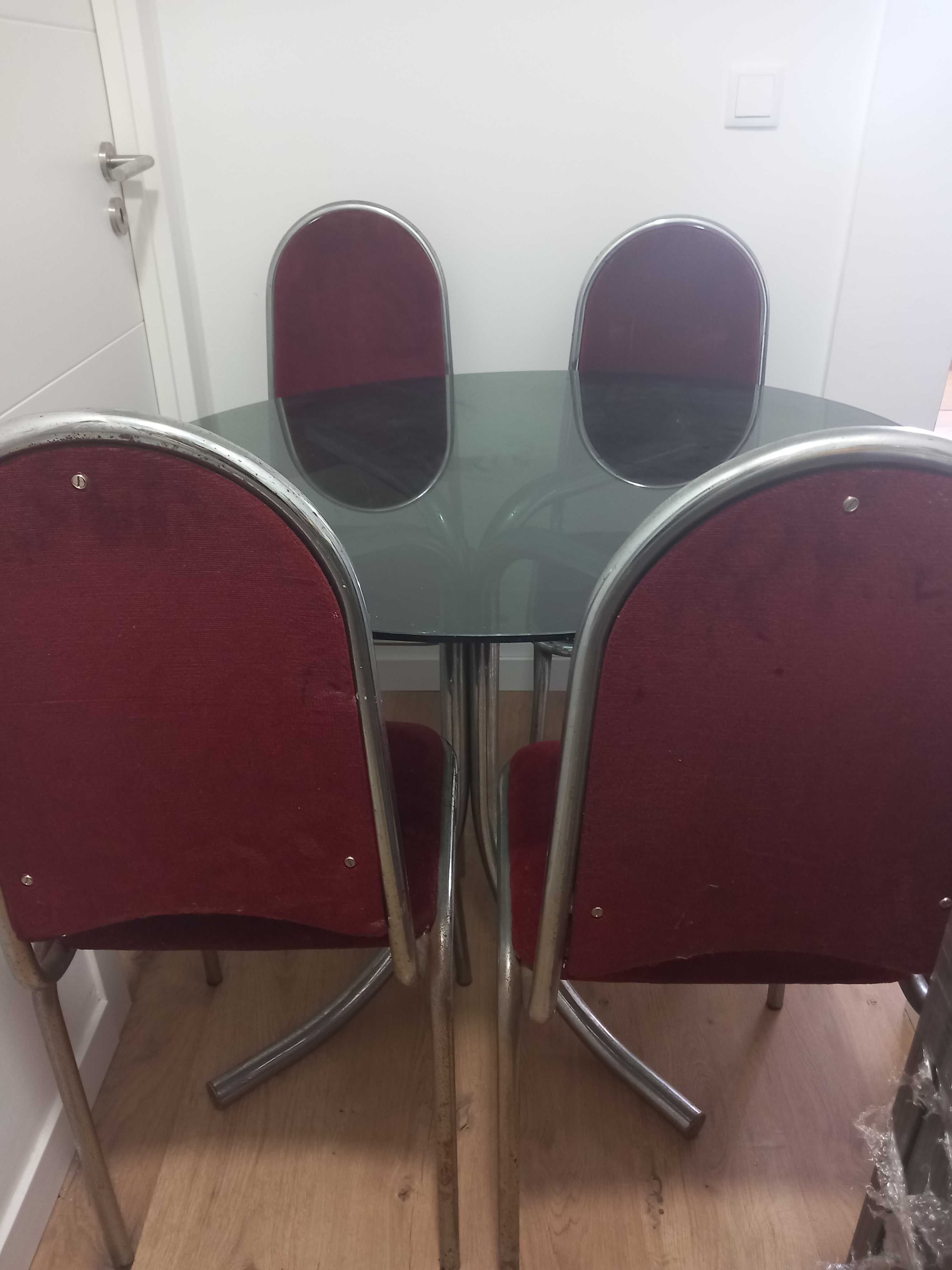 Conjunto sala de jantar - mesa e 4 cadeiras