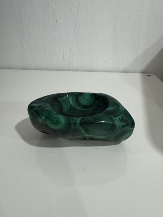 Vendo saboneteira e estatuas em malaquite
