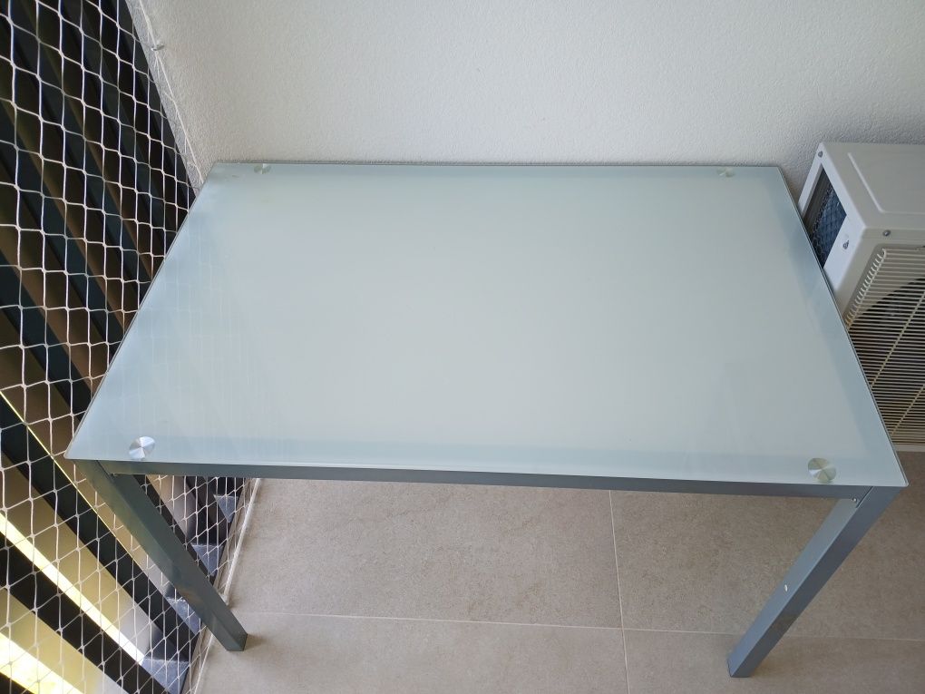 Mesa de Vidro          .