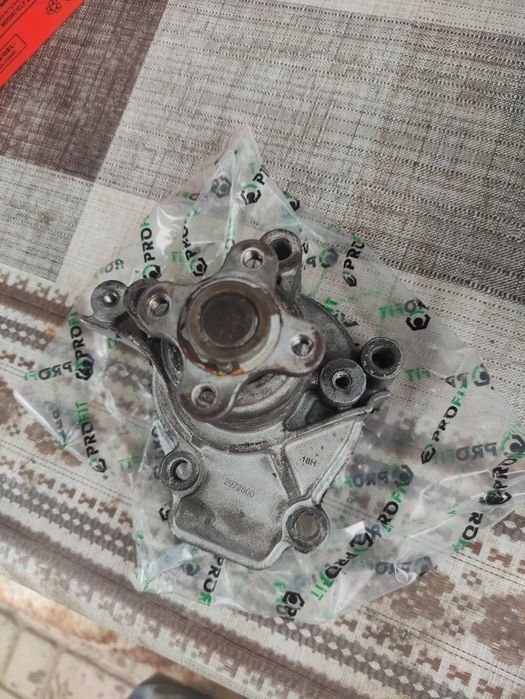 Помпа від 2.0 бензин