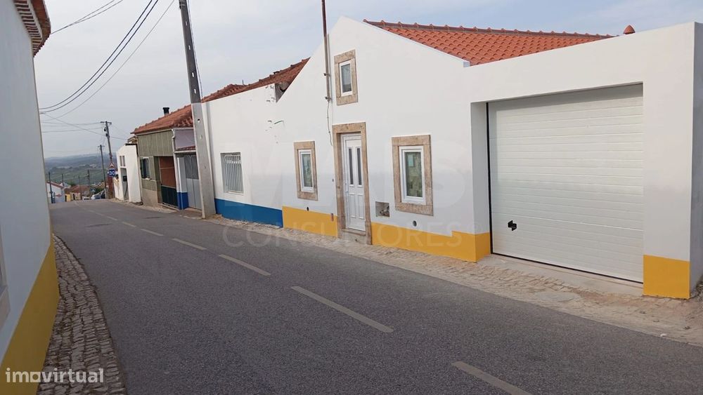 Moradia T2 Renovada com Design Contemporâneo e Conforto Total