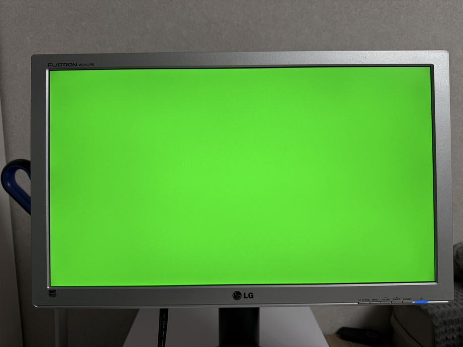 Монітор 24" LG Flatron W2442PE-SF 1920х1080 VGA/DVI/HDMI 2 мс 16:9