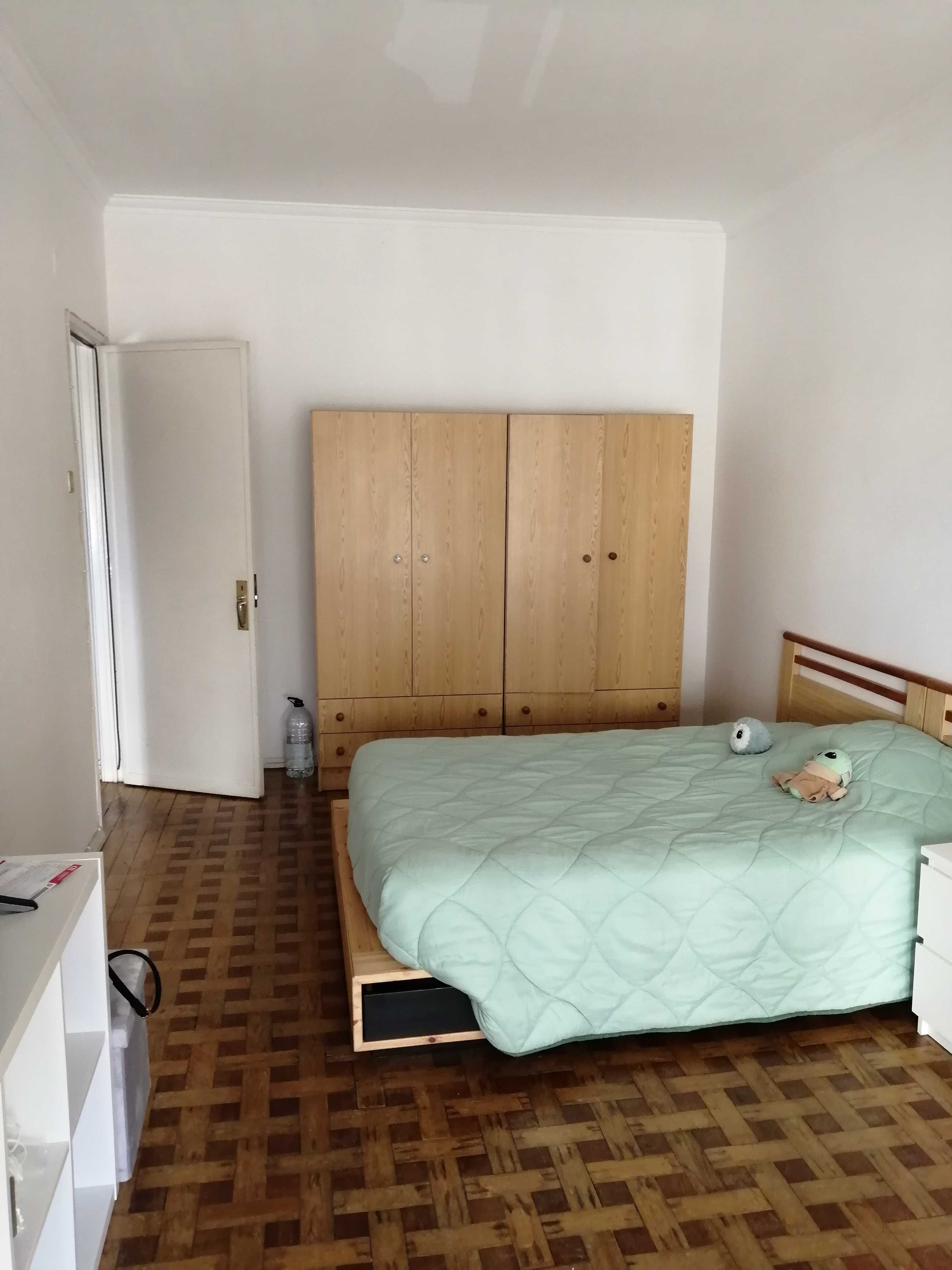 Arrenda-se quarto em Algés
