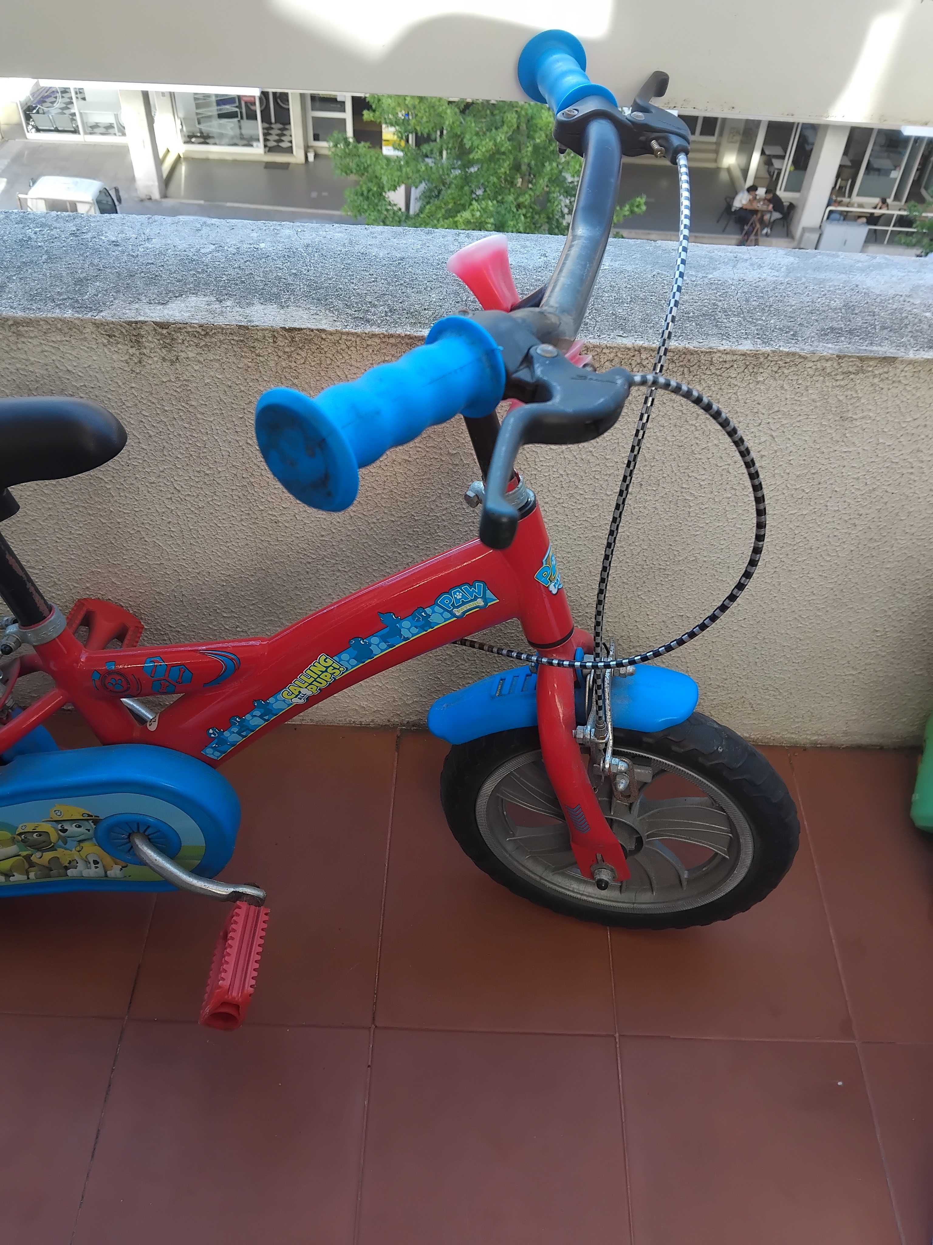 Bicicleta patrulha pata 4/5 anos