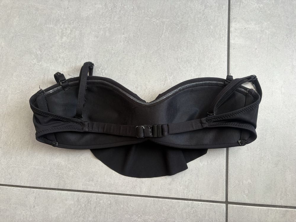 Stanik od stroju kąpielowego z falbanką Reserved 36B