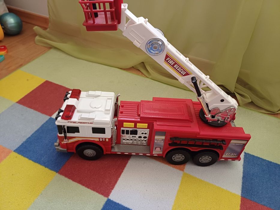 Um Carro grande de Bombeiros