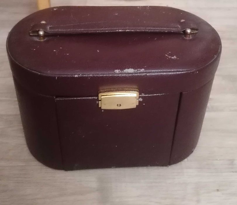 Kuferek na biżuterię z eko skóry