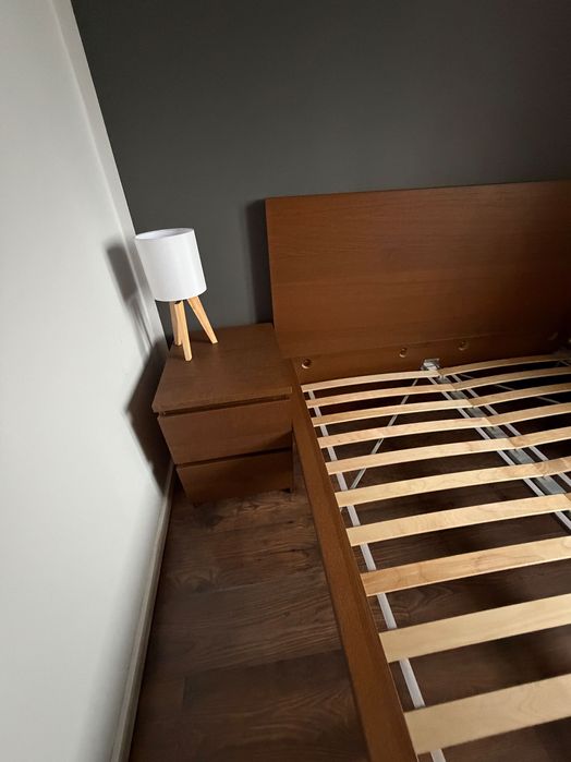 Łoże z szafkami nocnymi