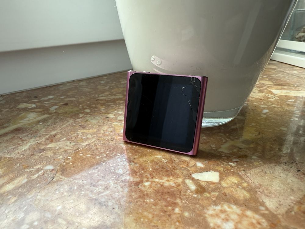 Apple iPod nano 6Gen uszkodzony