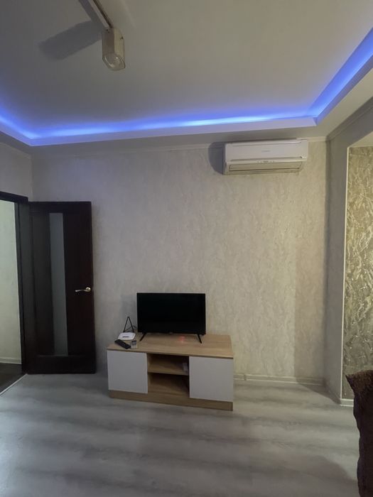 Сдам посуточно без комисссии классную квартиру Таирова Небесной Сотни