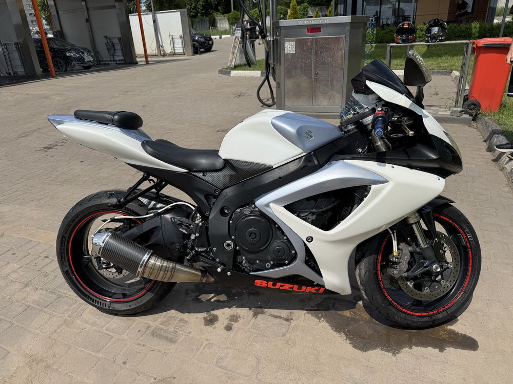Продам SUZUKI GSX-R600