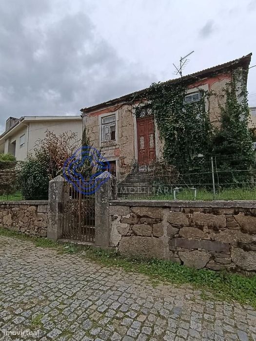 Moradia em Pedra | 4 frentes | 2 pisos | Terreno | Reabilitação | Sant