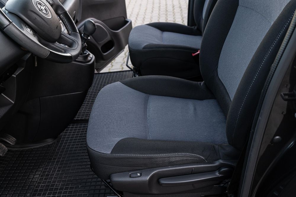 Wynajem busa 8-osobowy OPEL VIVARO 1.6 BiTurbo