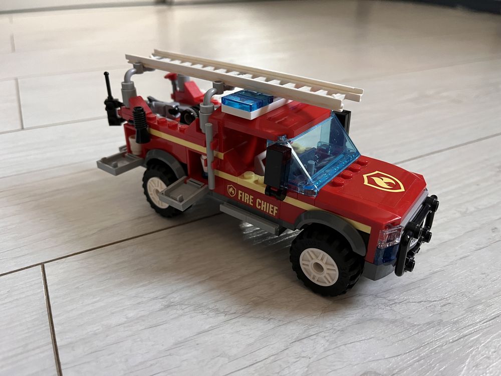 LEGO City 60231 Terenówka komendantki straży pożarna