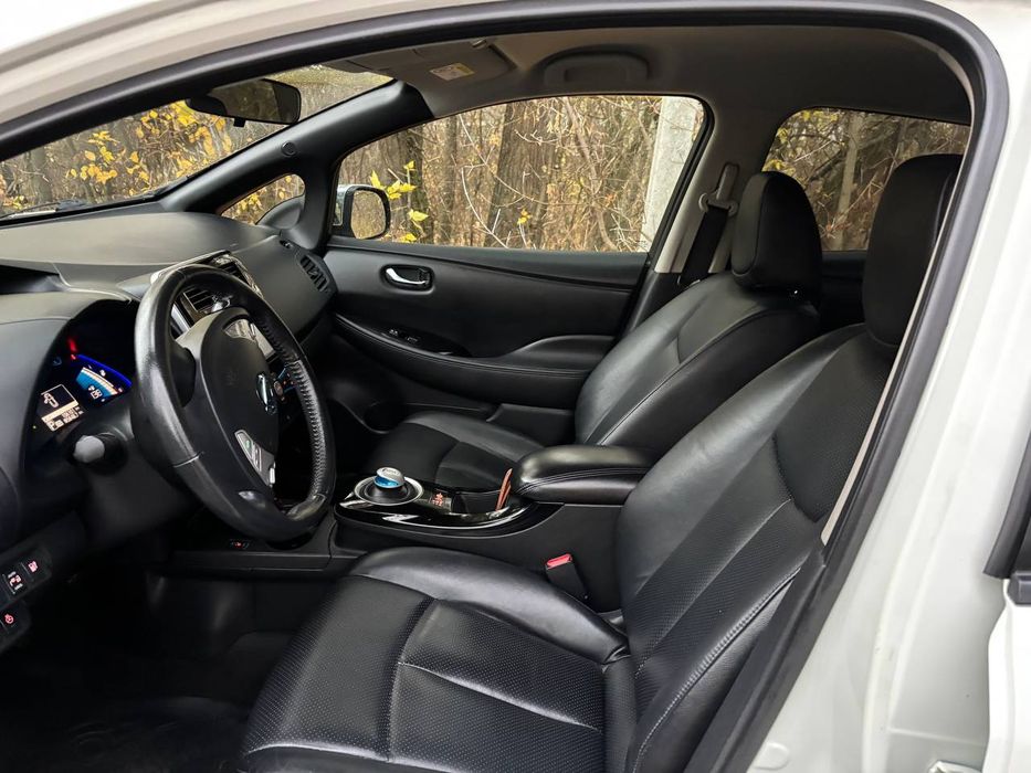 Продам Nissan Leaf