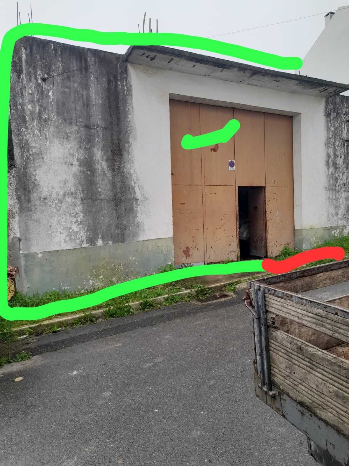 Armazém com anexo para venda em Beja