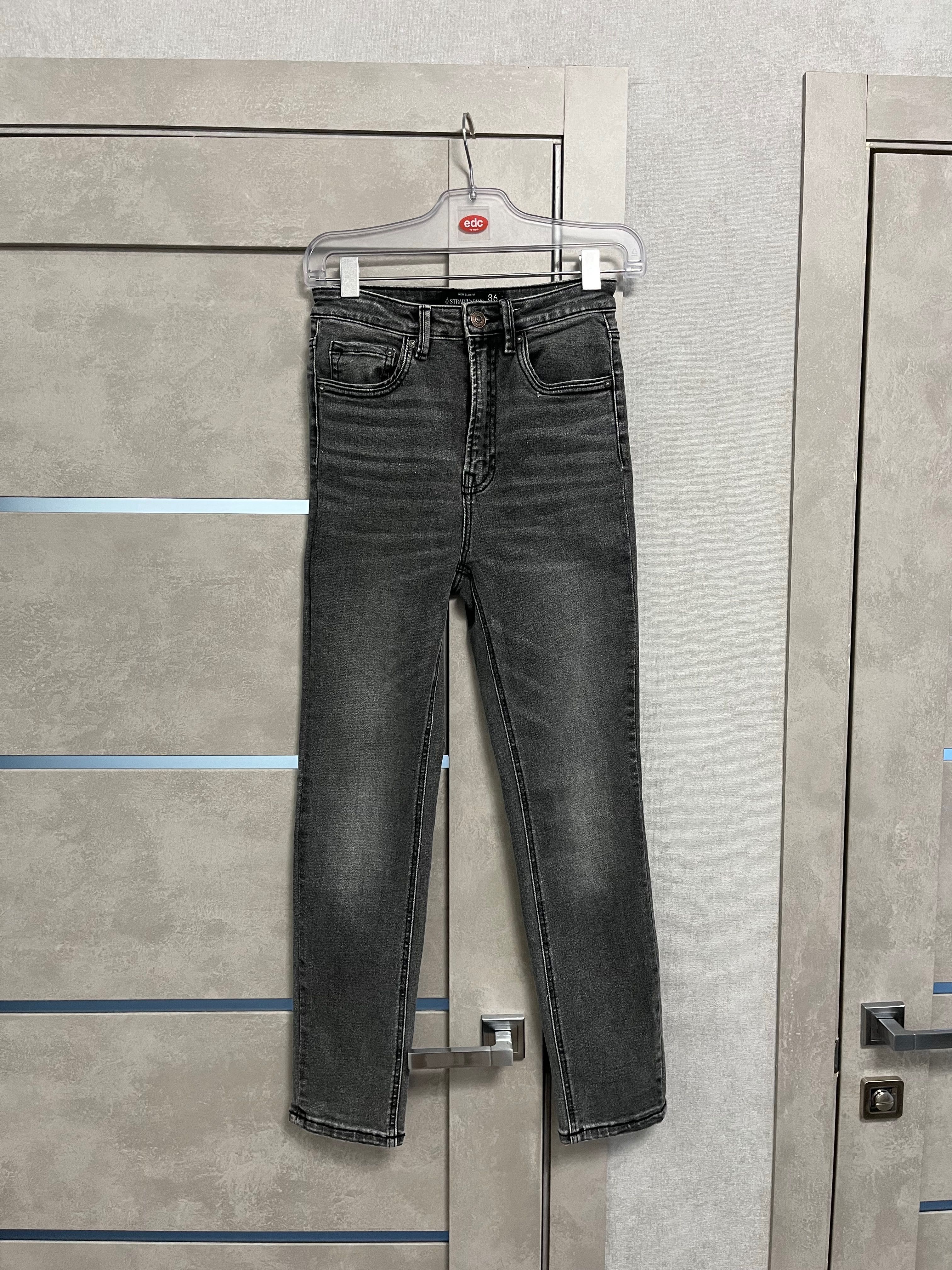 Джинси 26 р. mom slim fit Stradivarius