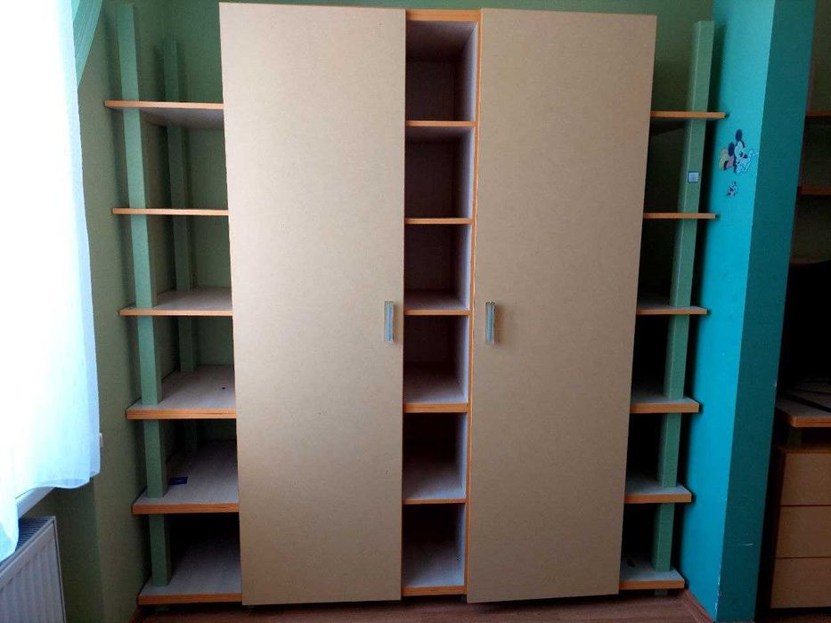 Шафа та стіл комп'ютерний