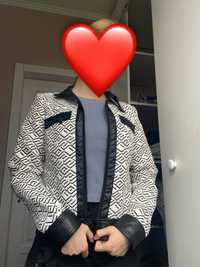 Женская куртка GUESS