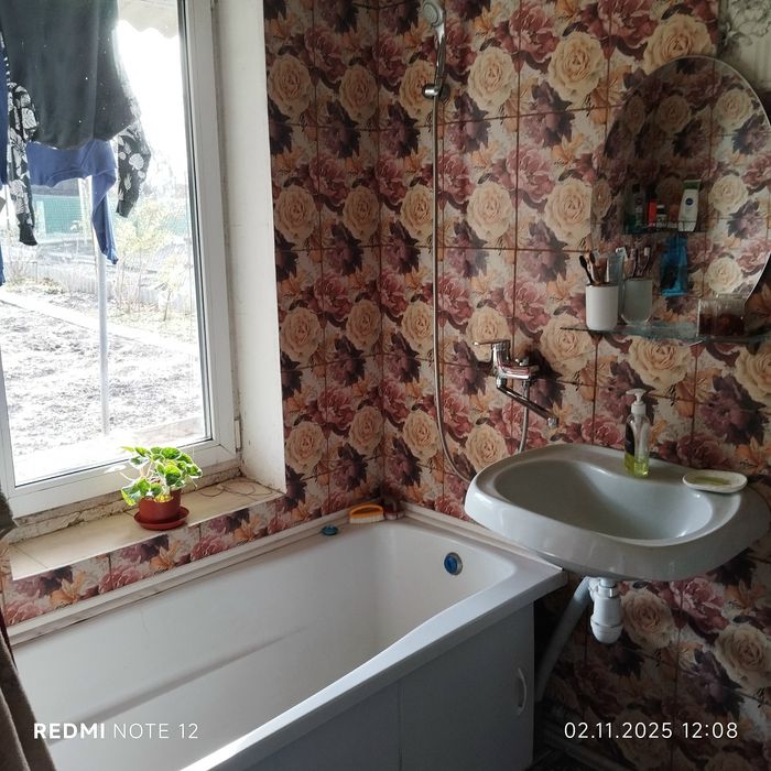 Продам полдома в Коростене.