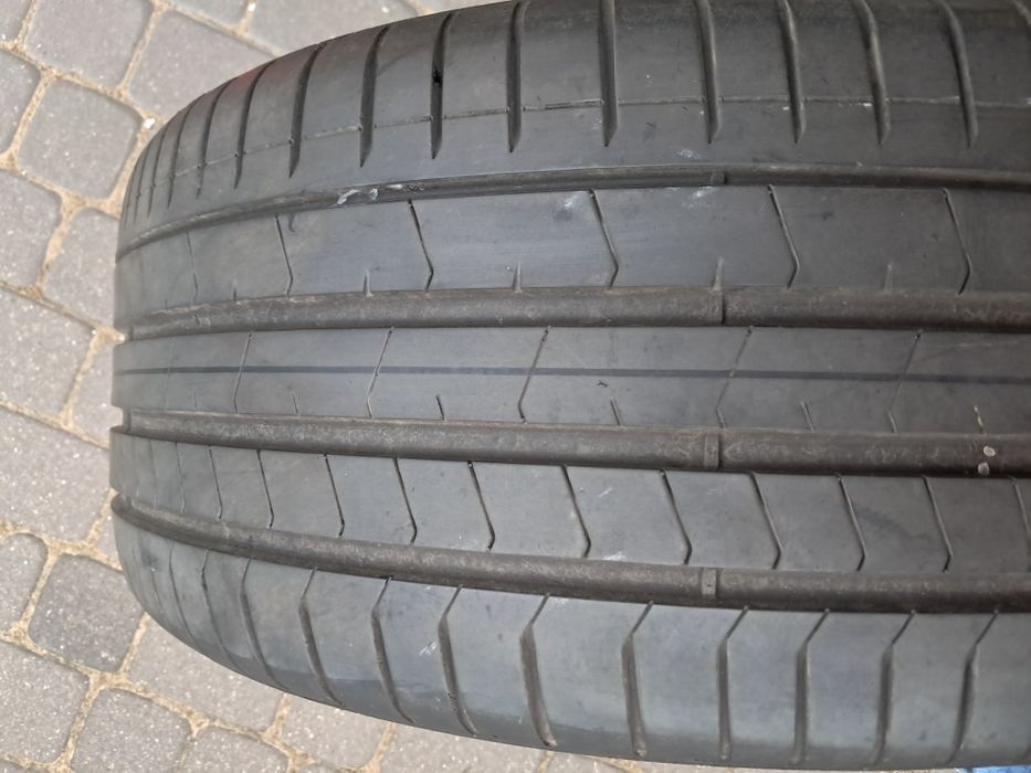 275/40 /R20 1szt  Pirelli P Zero PZ4 RunFlat Lato