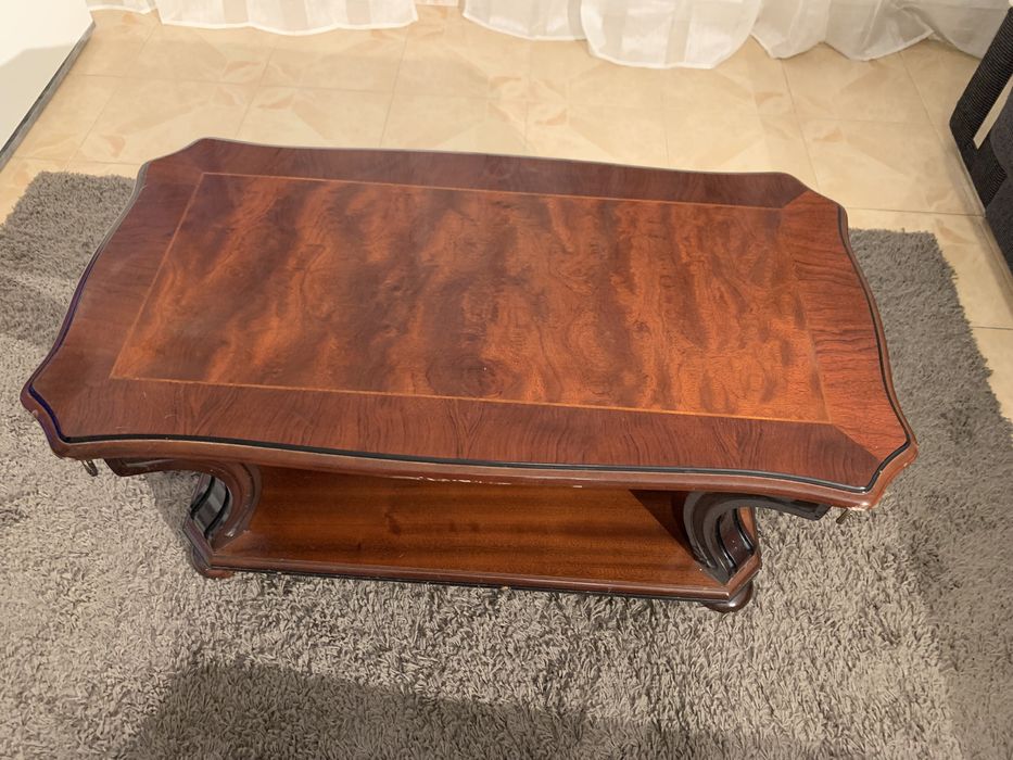 Móvel de apoio a sala de estar - Madeira mogno