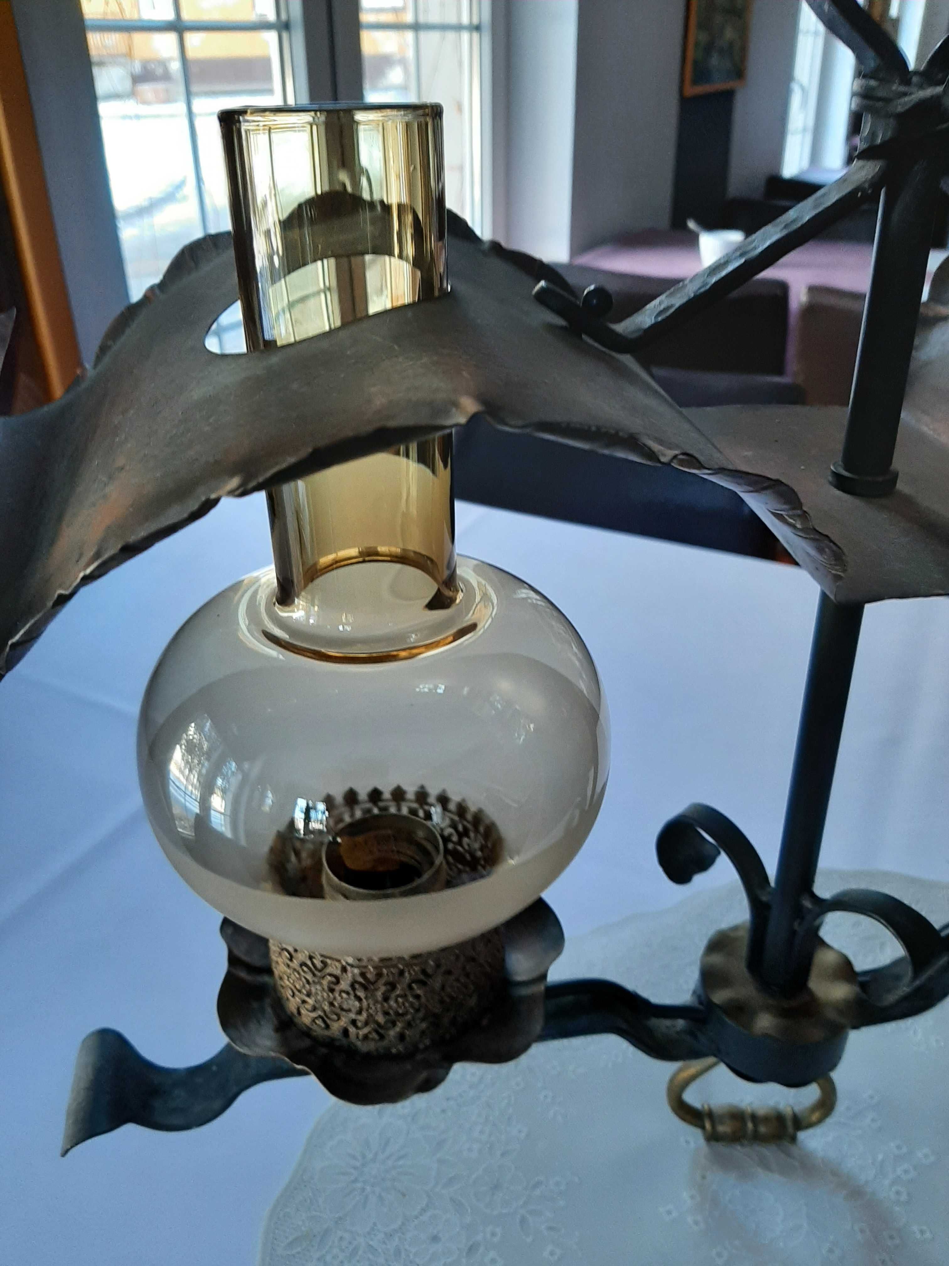 Dekoracyjna lampa z kloszami