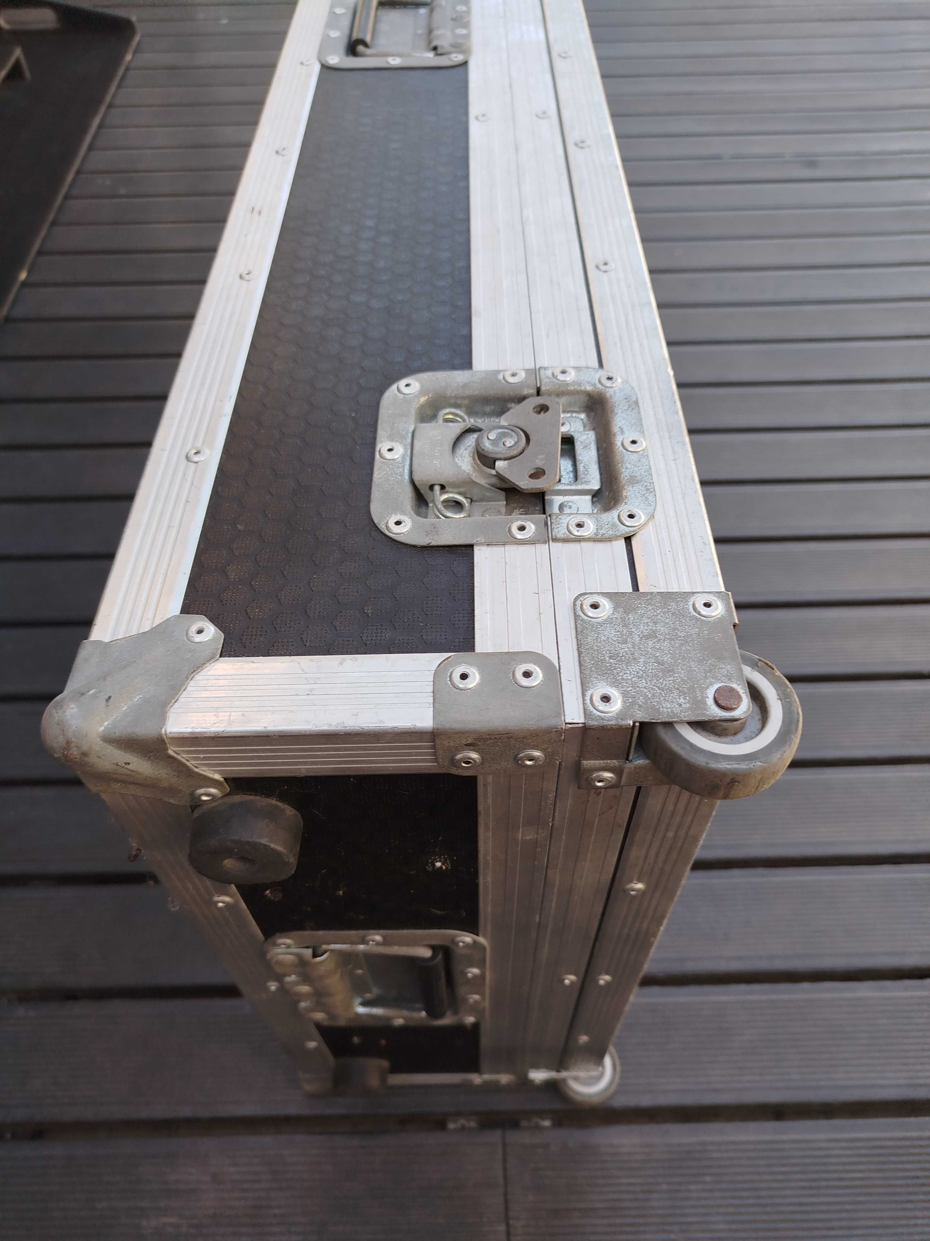 Pedaleira XXL com flightcase e saco