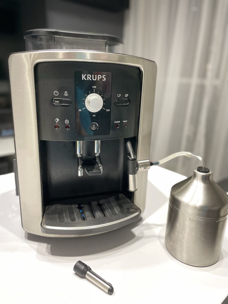 Ekspres do kawy Krups EA80 + spieniacz, pojemnik na mleko XS6000