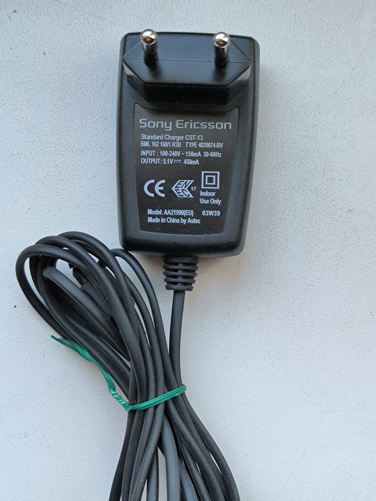 Зарядное устройство Sony Ericsson CST-13