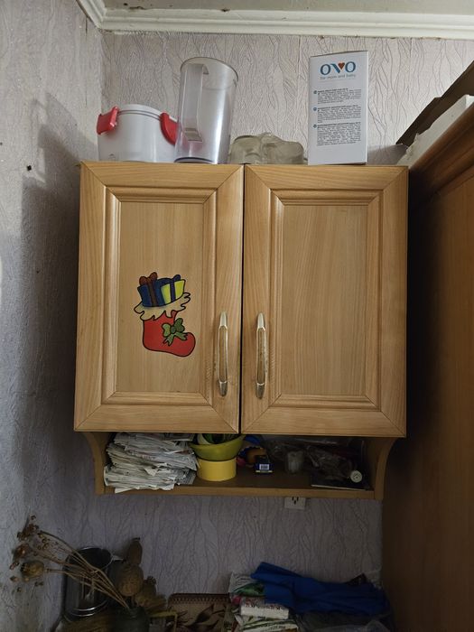 Шкаф і тумбочка в прихожу