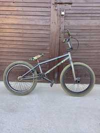 Rower BMX z AVE BMX z pegami