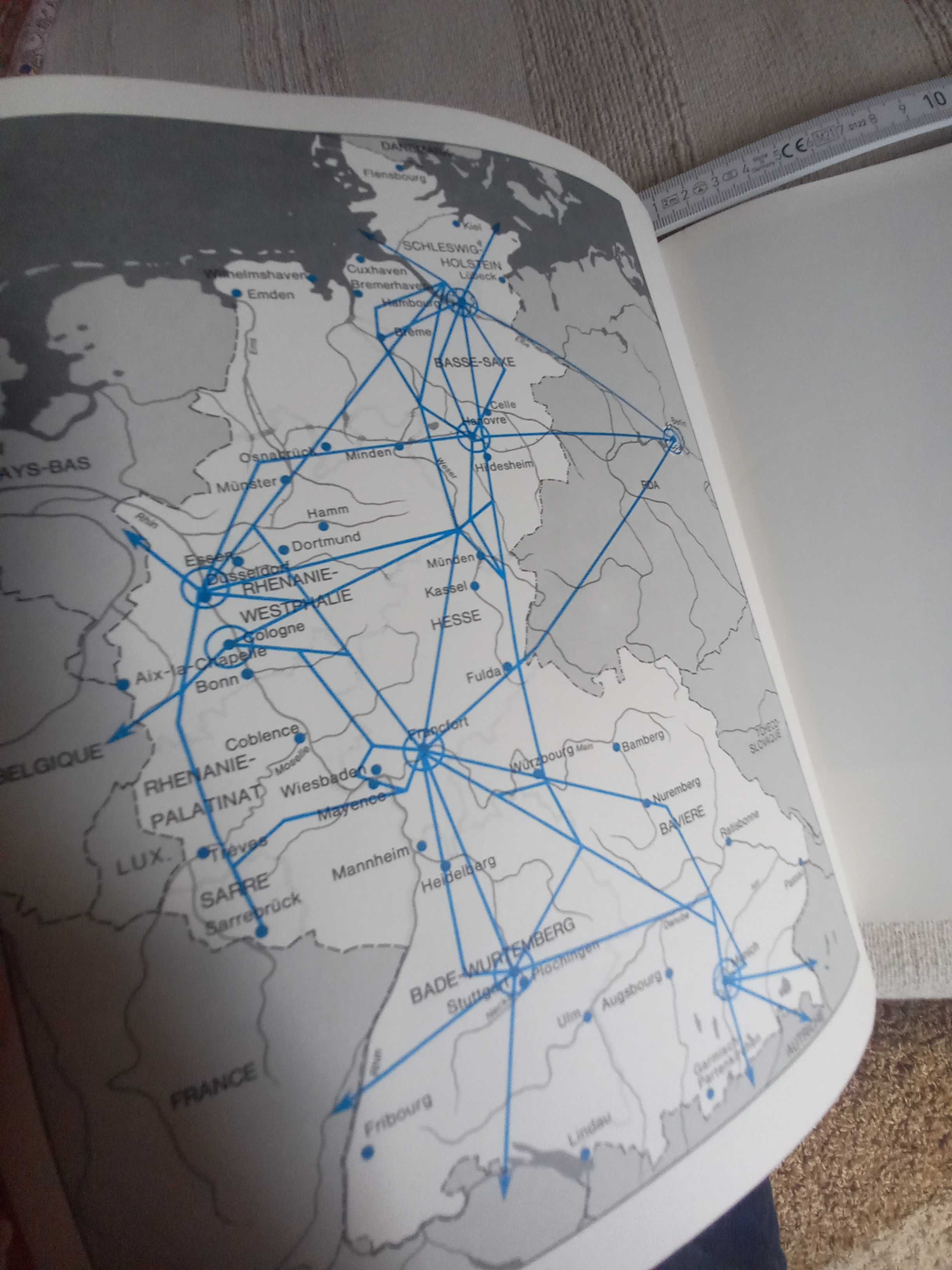 Livro em francês sobre arquitetura de transportes na Alemanha