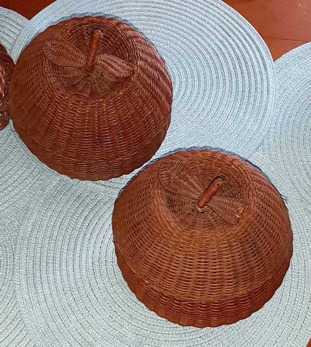 Kosz pojemnik ciemny wiklinowy 2 w kształcie jabłka 1 róg obfitości