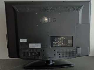 2 - TVs LG- 32 Polegadas (excelente estado) com comandos, bases, cabos