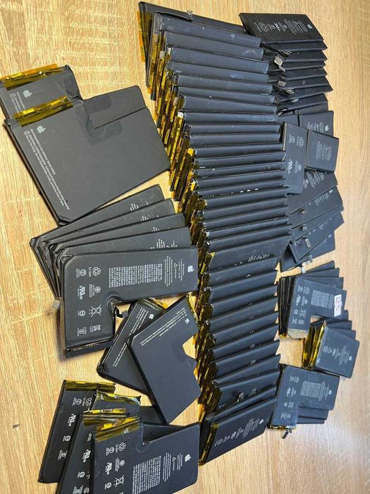 Лот Battery IPhone