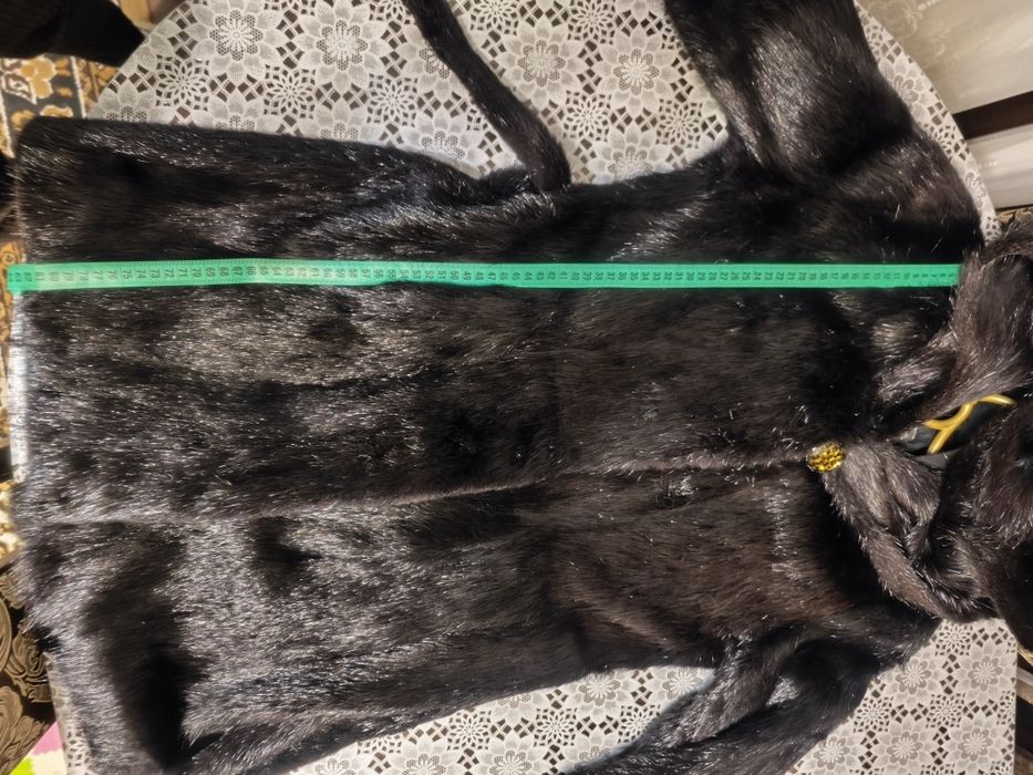 Полушубок з нутріїї з капюшоном