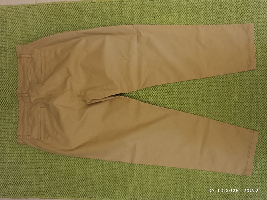Calça de verão bege para mulher.