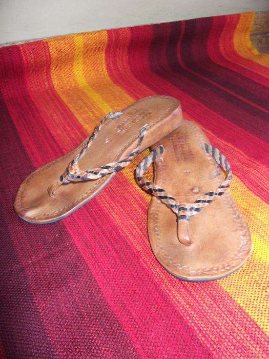 Sandálias castanhas Africanas em pele /African leather sandals – n. 37